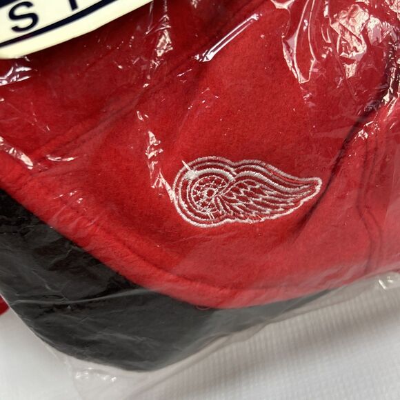 Sold
NWT Mighty Mac Sears 6/9 Months Body Suit With Hat Detroit Red Wings NHL - Picture 8 of 14